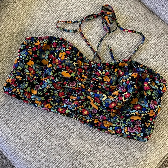 WILD FABLE Cropped Smocked Halter Tie Top - Picture 3 of 9